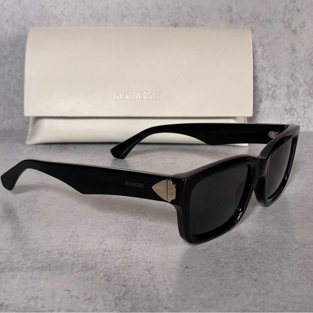 Burberry BE4443 3001/87 Black Rectangular Sunglasses 55□20 – New - Picture 10 of 11